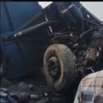 जबलपुर-भोपाल हाईवे पर दर्दनाक हादसा, हाइवा गिरने से कार चकनाचूर, बाइक भी दबी